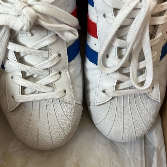 Men’s Adidas Superstar size 10 - Picture 7 of 8